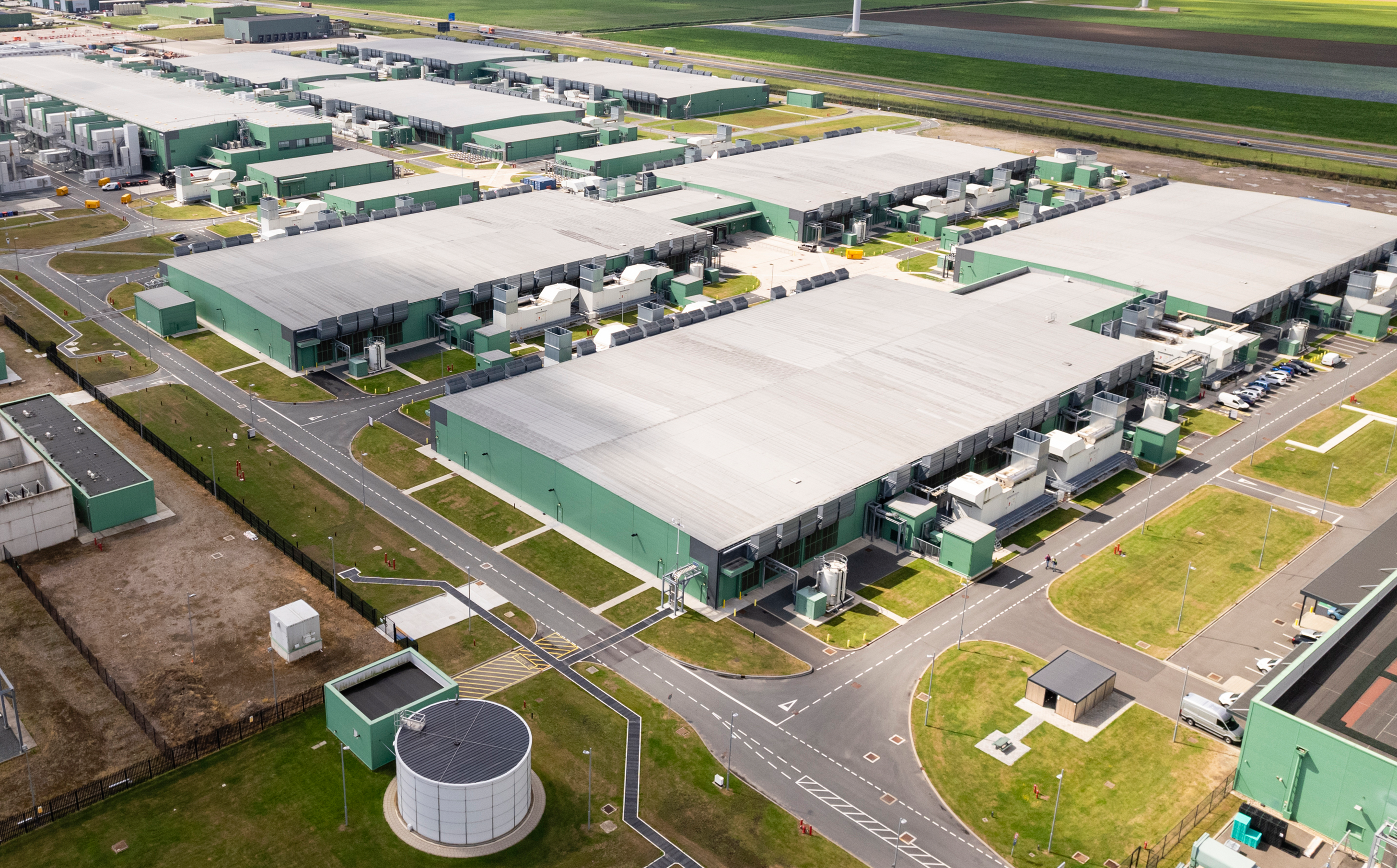 https://www.armourroofco.com/wp-content/uploads/2025/04/Data-Centers.png